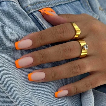 24pcs Флуоресцентные оранжевые накладные ногти Полное покрытие Пресс на ногтях Короткие квадратные накладные ногти с корейским дизайном съемный
