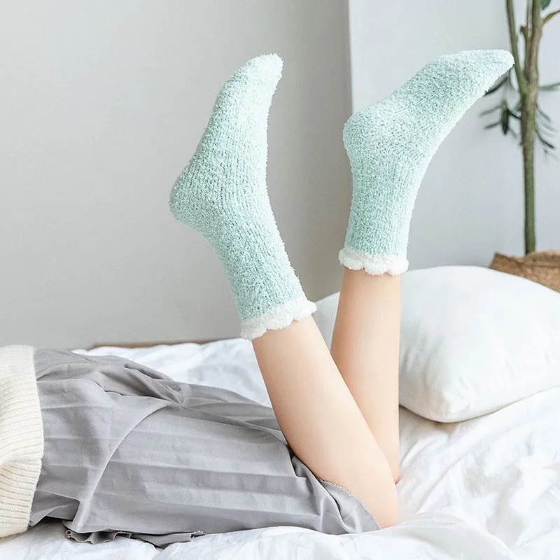 Winter Essential Мягкие носки из кораллового флиса Женские носки Mid Tube Теплые и уютные аксессуары для сна 1 пара
