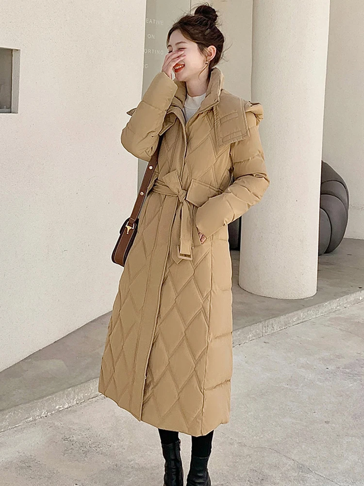 2023 Зимние женские пуховики с поясом Длинная женская пуховика Парки с капюшоном Хлопковая подкладка Утолщенное ветрозащитное пальто